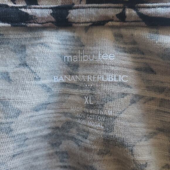 Banana Republic Malibu Tee Animal Print V-Neck Short Sleeve Size XL - Picture 9 of 9